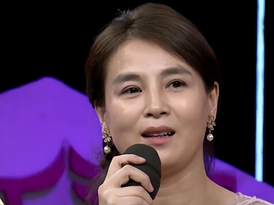 演员赵明明:嫁给英宁,离婚那天抱着女儿大哭,如今54岁依旧单身_腾讯