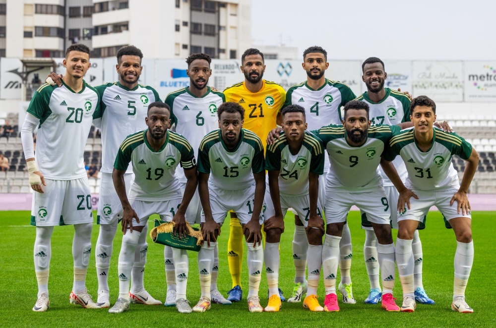 尼日利亚队出场阵容(4-4-2)门将:23-乌佐霍后卫:21-埃布埃希(652