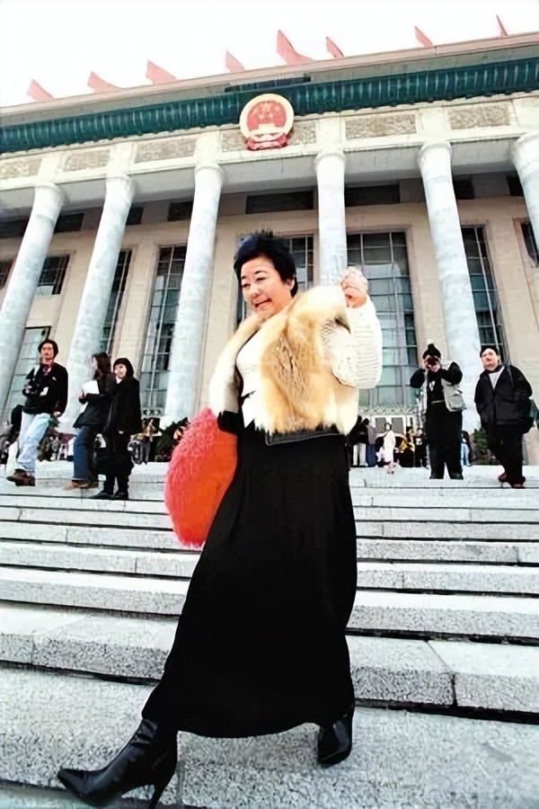 亚洲女首富龚如心去世16年,遗产从4百亿变1400亿