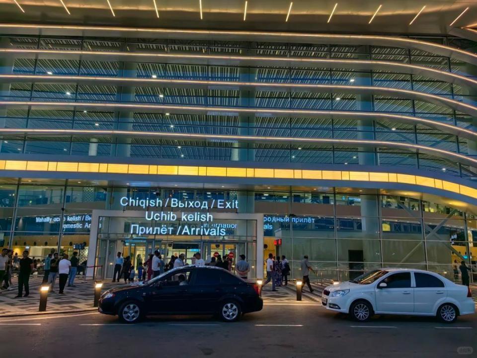 11566 撒马尔罕的机场高标准!