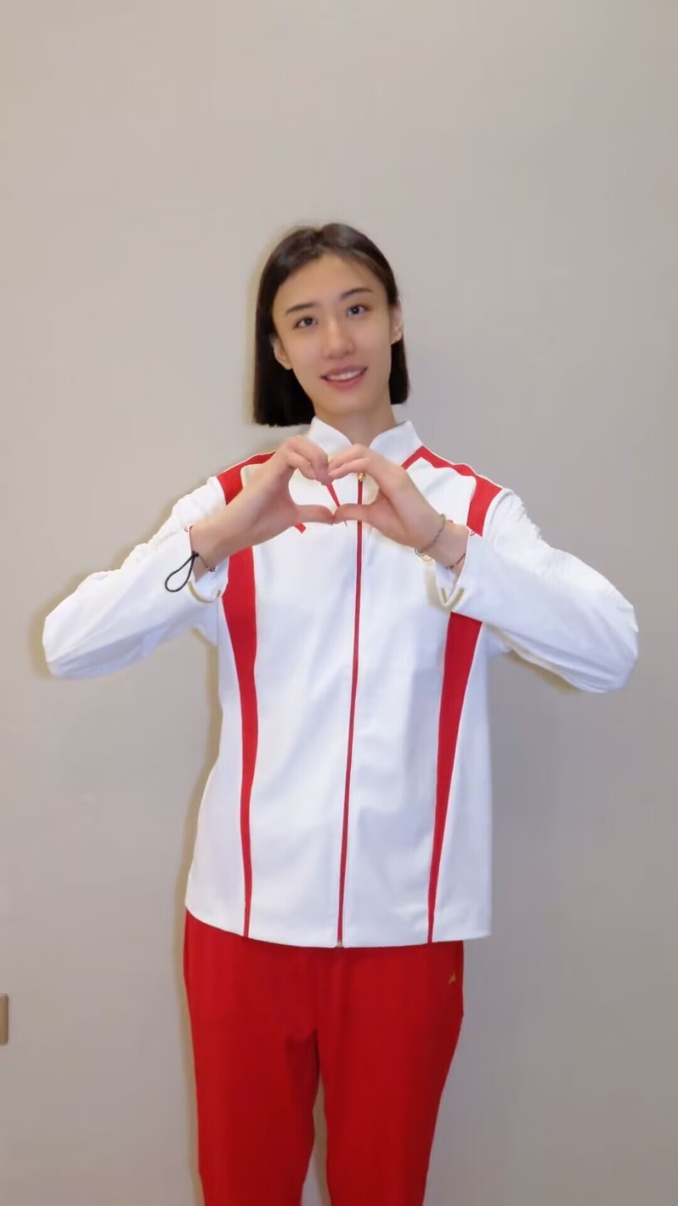 中国女排副攻王媛媛发布视频,详细介绍奥运行李箱,对球队有信心