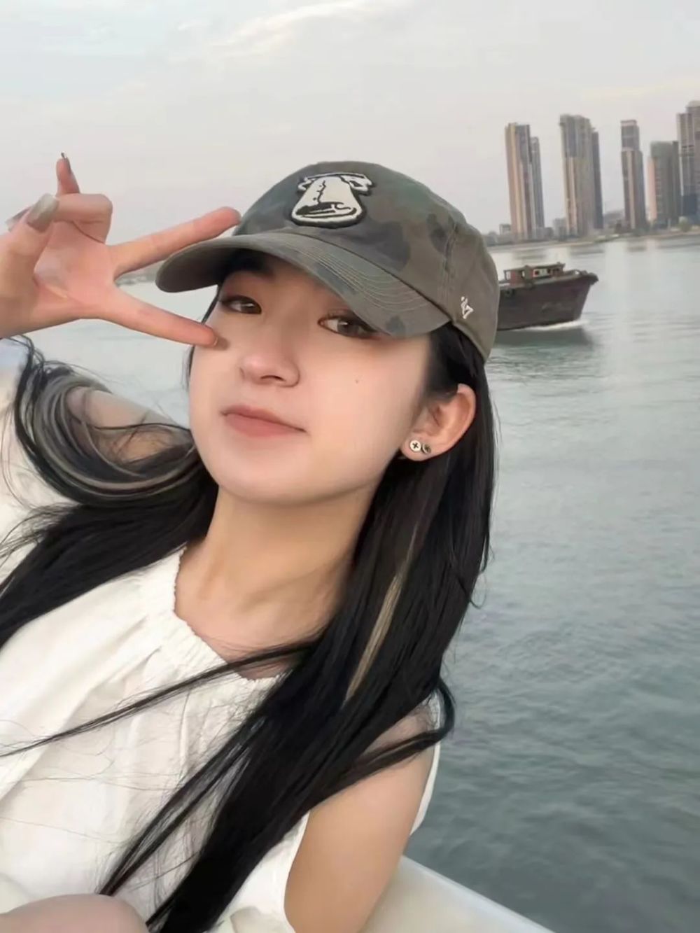 王淑琳,江苏南通人,就读于南京艺术学院影视摄影与制作专业19级,在