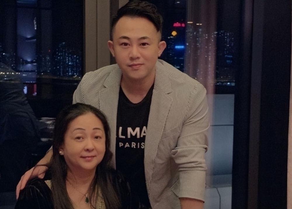 昆凌誕下第三胎女兒后首曬個人自拍面帶笑容氣色好星空傳媒在線完整免費播放視頻