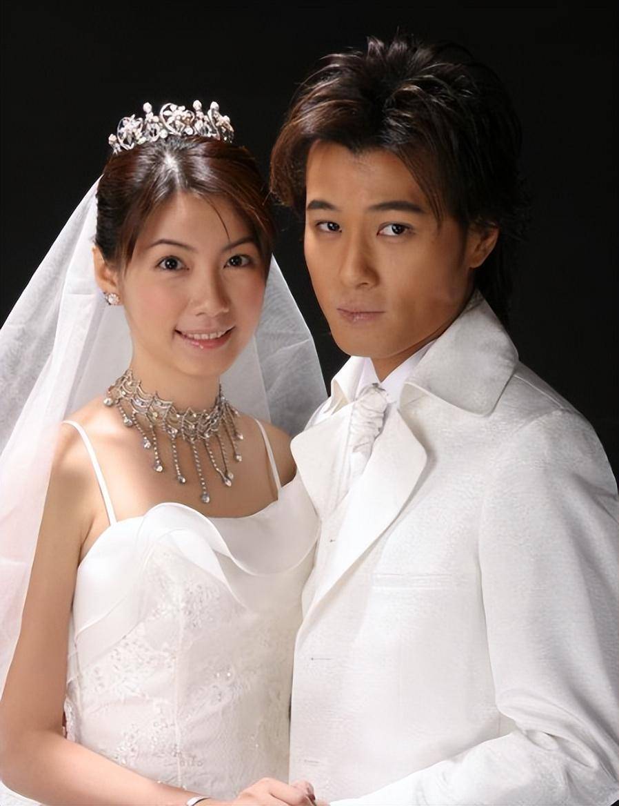 而一转身,《海豚湾恋人》播出的两个月后,林韦君又与男主角许绍洋被拍