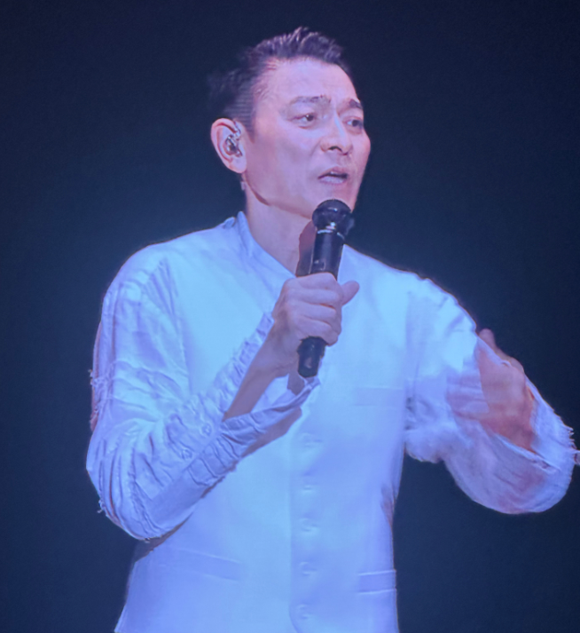 美好中國：二四六澳門圖庫同樣是60歲，“佛系”的梁朝偉和“拼命”的劉德華，區(qū)別出來了