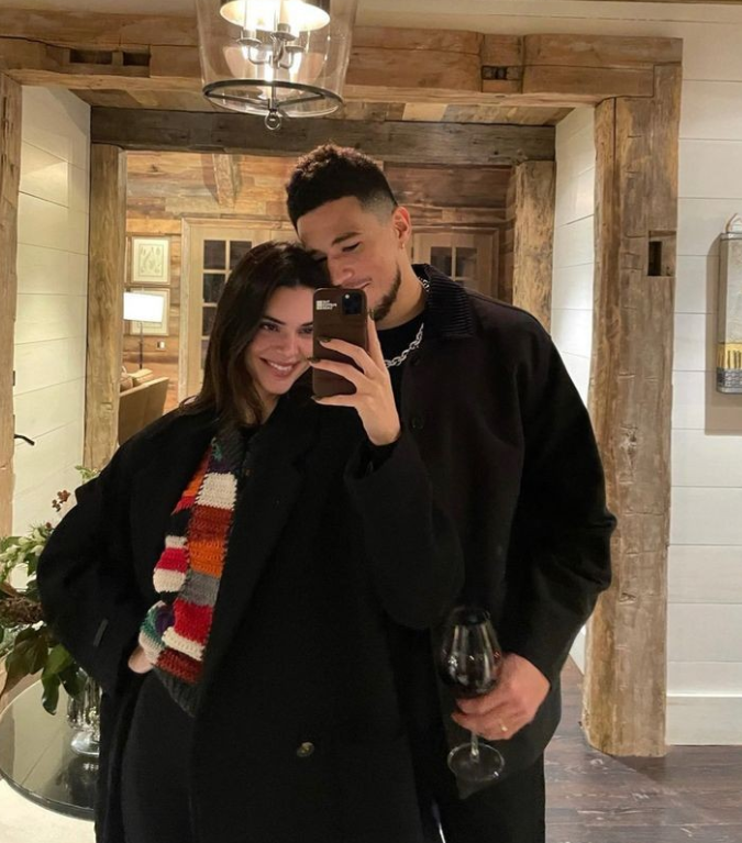 旧情复燃曝布克和詹娜在酒店中共度情人节曾相恋2年经常恩爱亮相