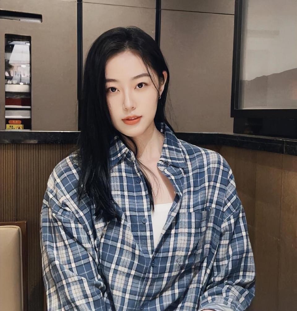 郭士强怒斥的影帝姜文何来头:艳福不浅娶首钢美女,裙带关系转会