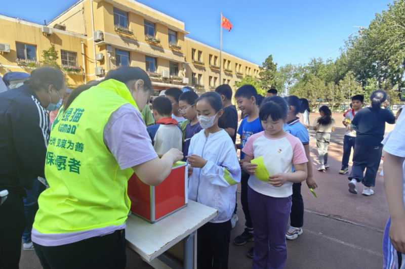 希望学生们参与游戏时多学习多了解垃圾分类知识,并将学到的知识学以