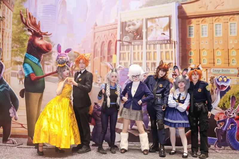 “瘋狂”電影城：從“毛孩子”聚會到“胡蘿蔔”熱銷 - 