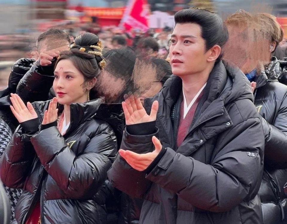 凤凰台上开机杨紫任嘉伦表情迷人网友热议