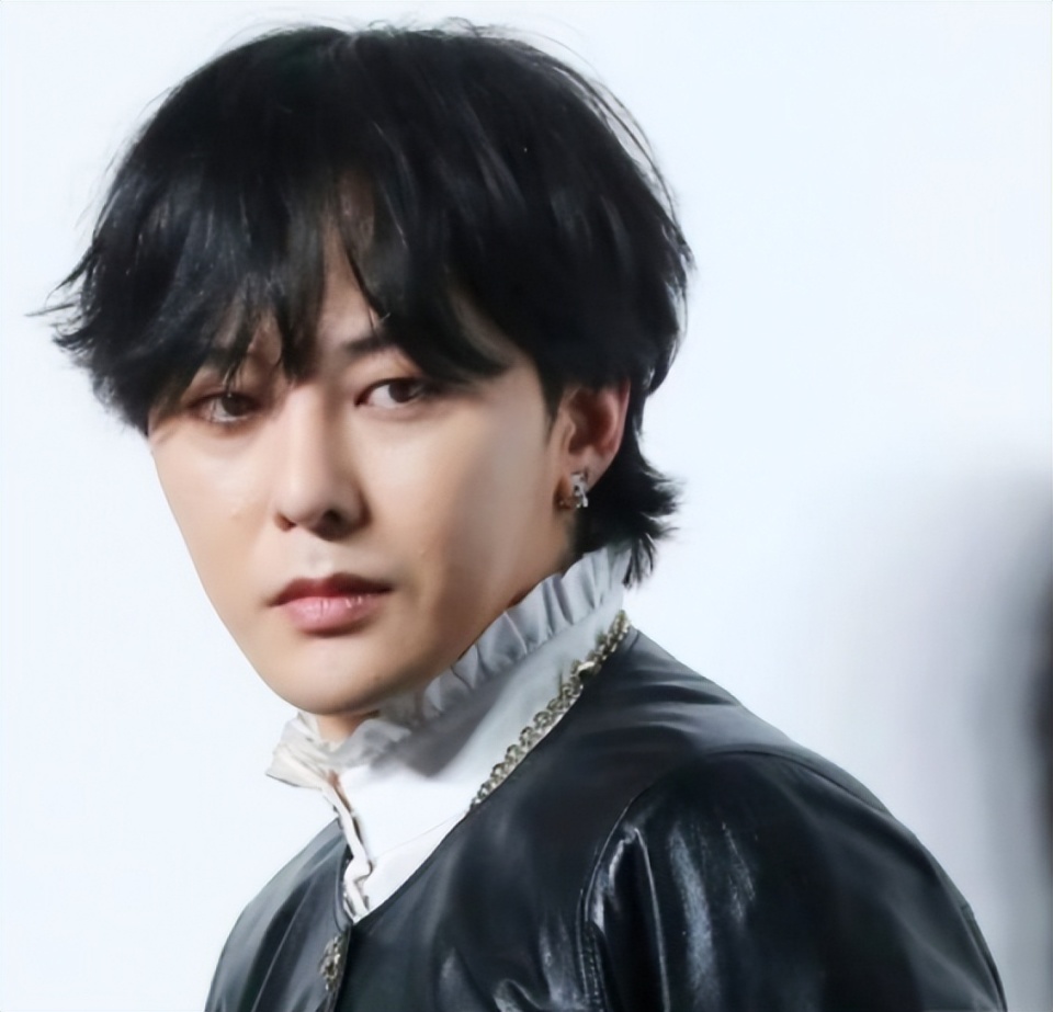 权志龙发声否认吸毒,称将全力配合调查,哥哥是无辜的?_腾讯新闻