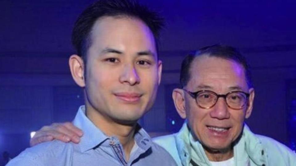 杨其龙罕同框父亲杨受成，58岁头发花白慈眉善目，父子俩长得好像_腾讯新闻