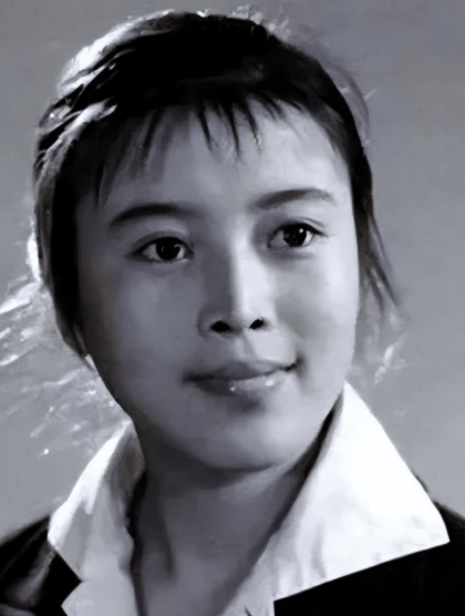 64岁丁嘉丽现状满脸沧桑不修边幅年轻没管好下半身