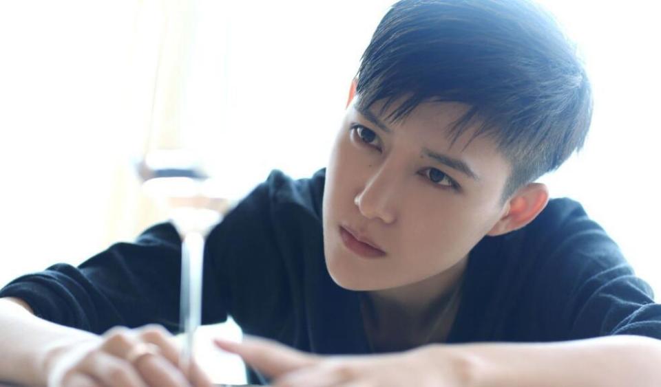 回国之后,痞幼顺利进入网红圈,并且很快结识了女网红林弯弯