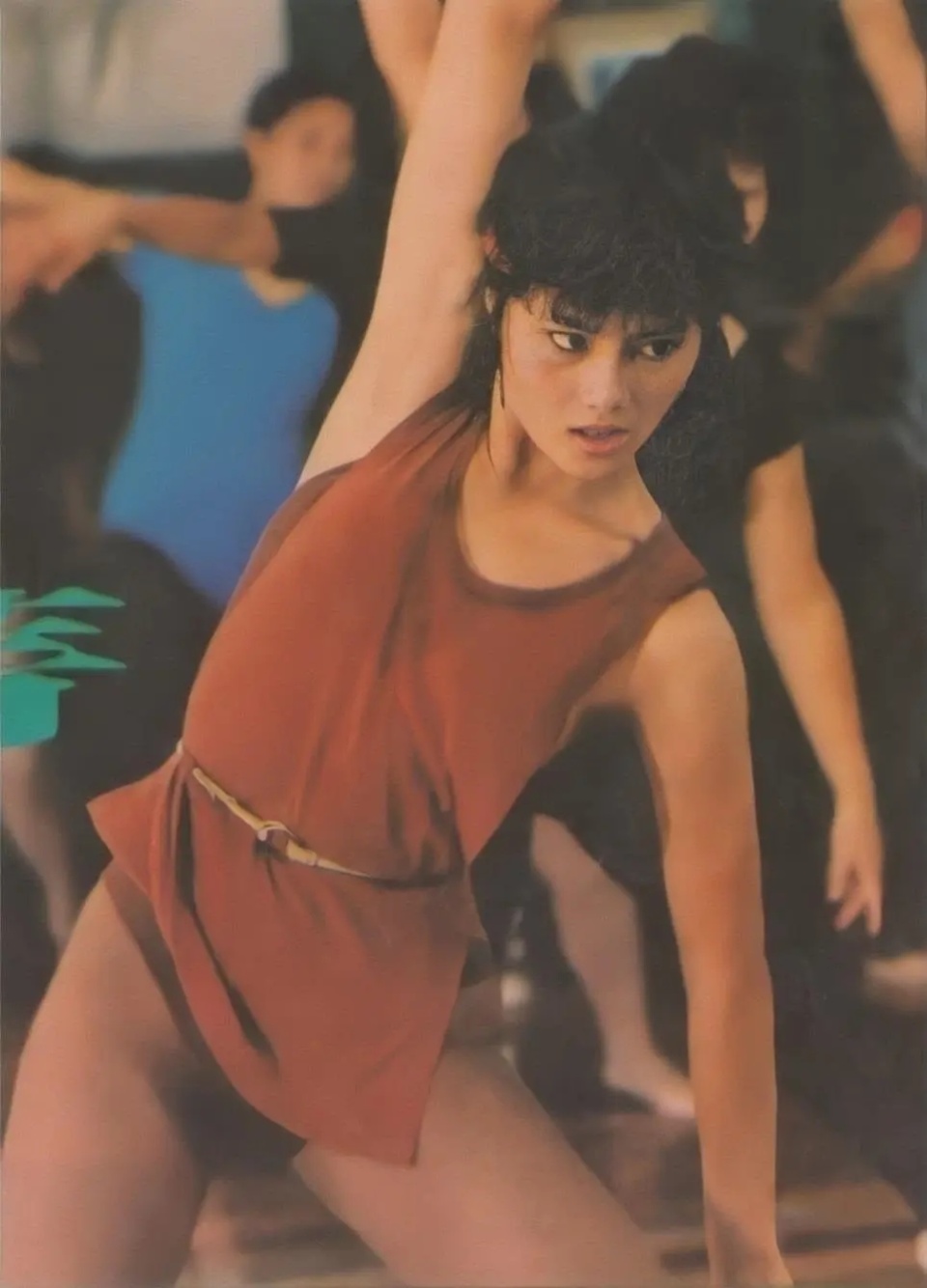 她说还试过同狄威,周比利拍戏,踢到她撞墙而没呼吸没心跳,不过救醒