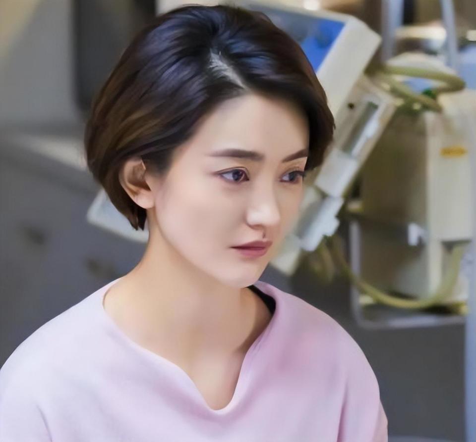 演员朱杰:24岁出演《潜伏》走红,事业巅峰期低调嫁富豪_腾讯新闻