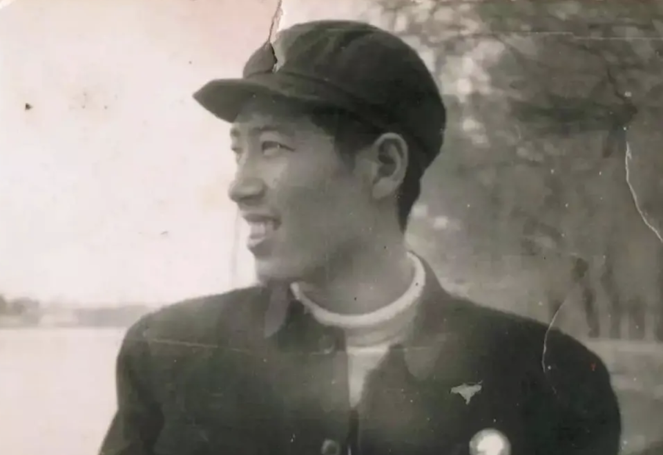 文兴宇:一生嗜烟如命,7字遗言感动世人,遗孀至今无法释怀_腾讯新闻