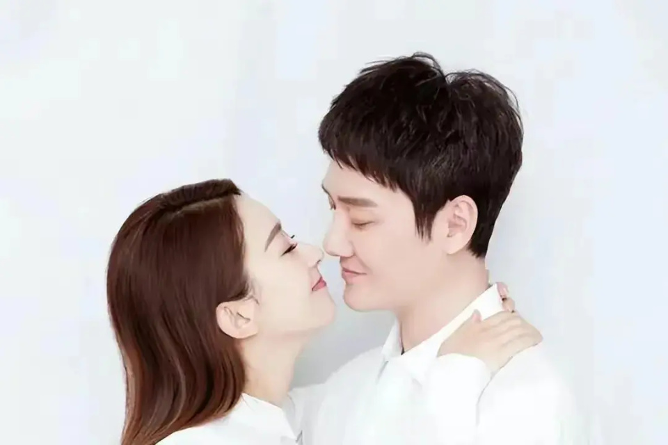 不曾想,结婚不过两年半,赵丽颖和冯绍峰就官宣离婚.