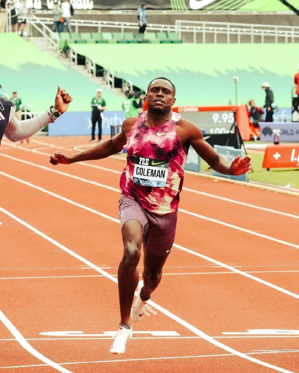 男子百米克里斯蒂安·科尔曼(christian coleman)以9.95秒( 1.