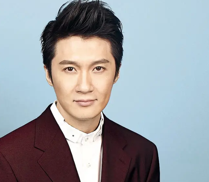 42岁迟帅罕晒娃儿子帅气像爸爸曾与姚笛相恋孩子妈身份成谜