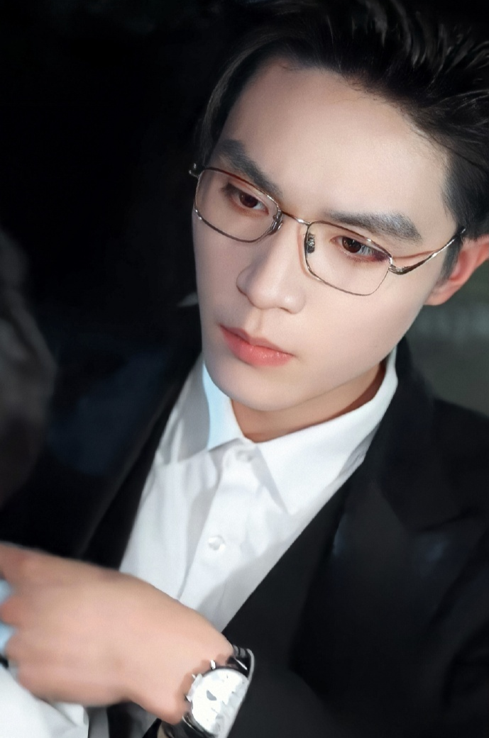 向佐、白方文、梁思伟谈短剧创作：不再是快餐，短剧正在成全认真演戏的人_腾讯新闻