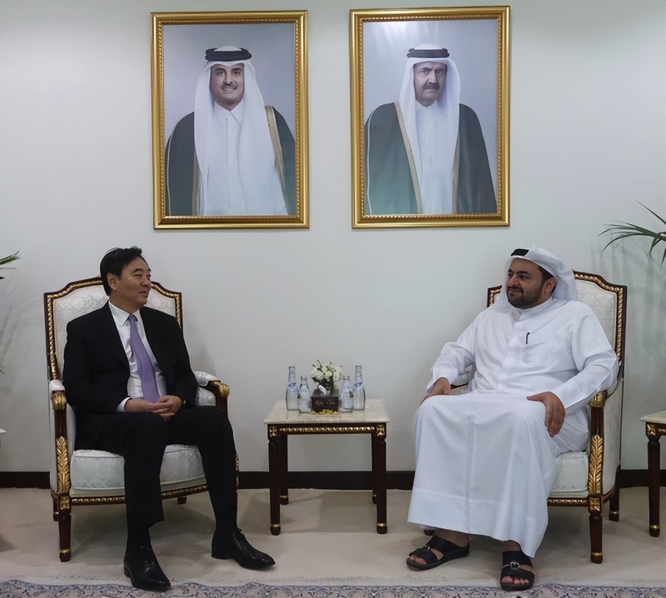中国特使刚到中东，就收到巴以和谈邀请，中俄将与美正面交锋_腾讯新闻