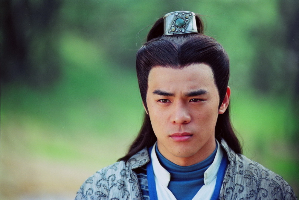 出演了06年版《碧血剑》里的袁承志,以及《天外飞仙》里的上官浩淇.