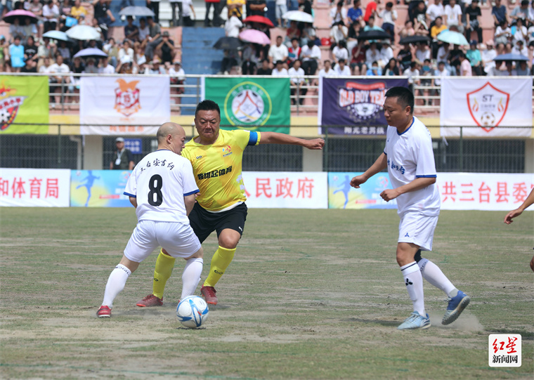 星光闪耀"足球之乡" 四川明星足球队三台比赛闹热举行