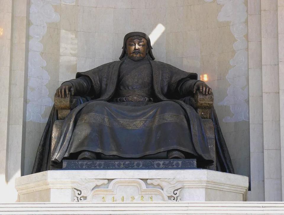 传说中的成吉思汗出生地,肯特省所在的温都尔汗市(就是那个中国人熟悉