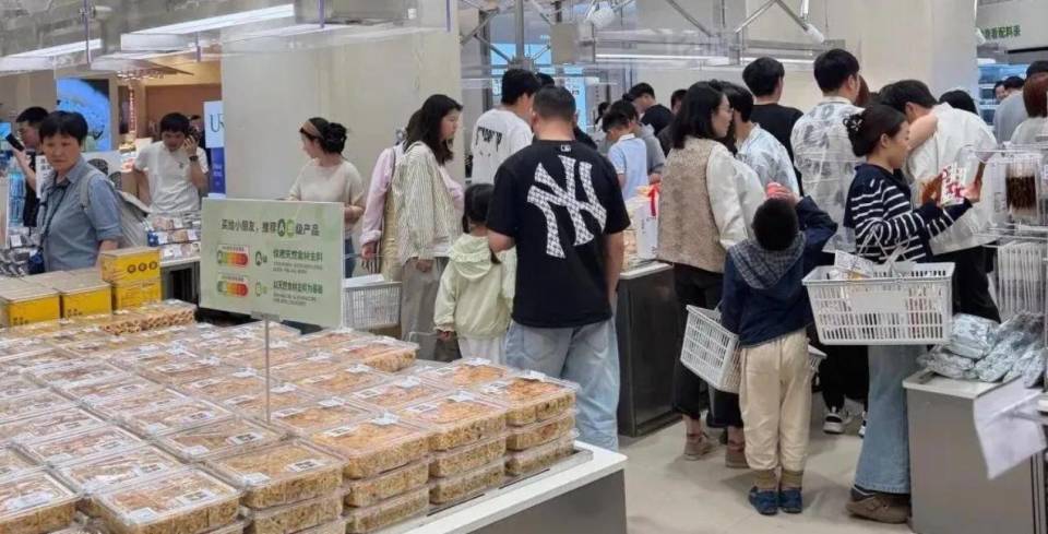 “小山姆”成商场新顶流，有门店一月爆卖600万，巨头疯狂押注_腾讯新闻