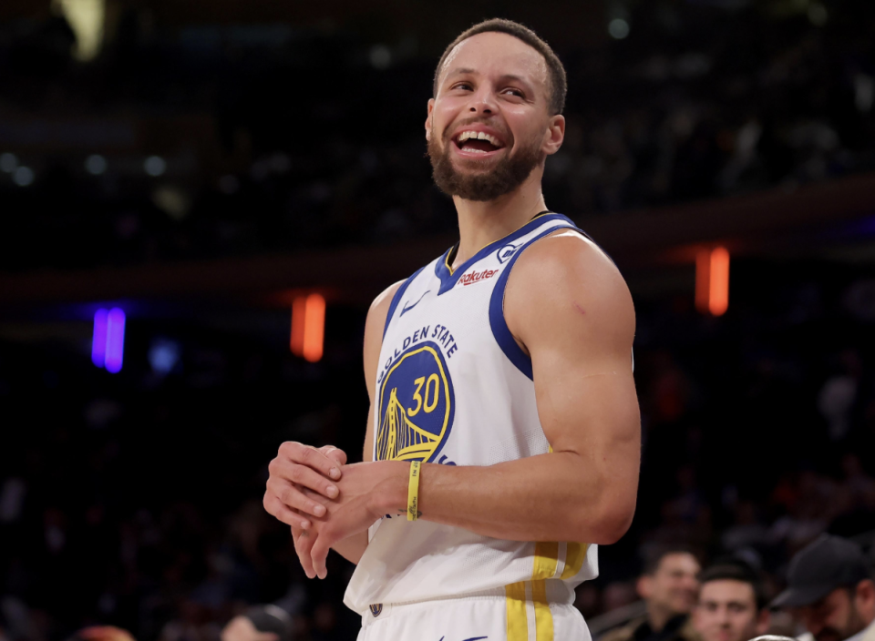 35岁库里多强全场0罚背靠背7记三分轰2566造历史第一神迹