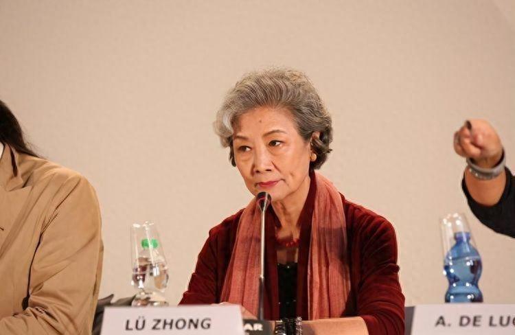 吕中：嫁同学恩爱一生，儿子儿媳是她骄傲，女儿是国家的骄傲_腾讯新闻