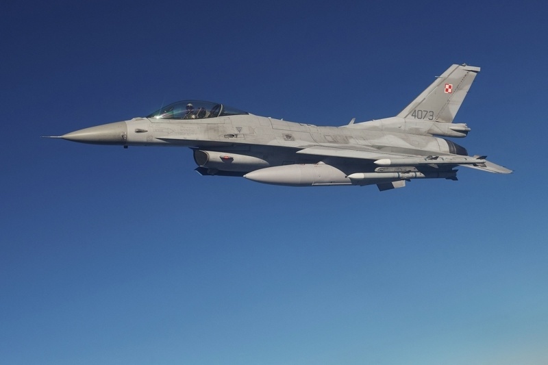 40F-16ֱ