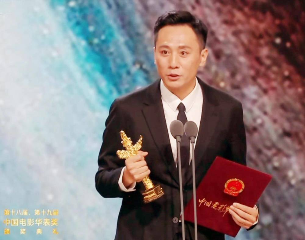 18、19届华表奖同开，张译、任素汐、刘烨、张子枫荣获影帝、影后_腾讯新闻