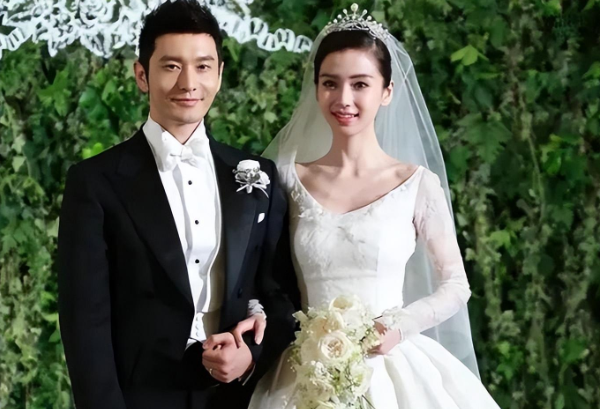 黄晓明和杨颖的婚礼可以说是一场娱乐圈的盛事,那场世纪婚礼吸引了大