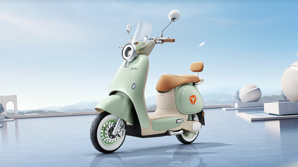 实际上对于雅迪而言,做个微型车倒也是不错的选择,毕竟宏光mini卖的可