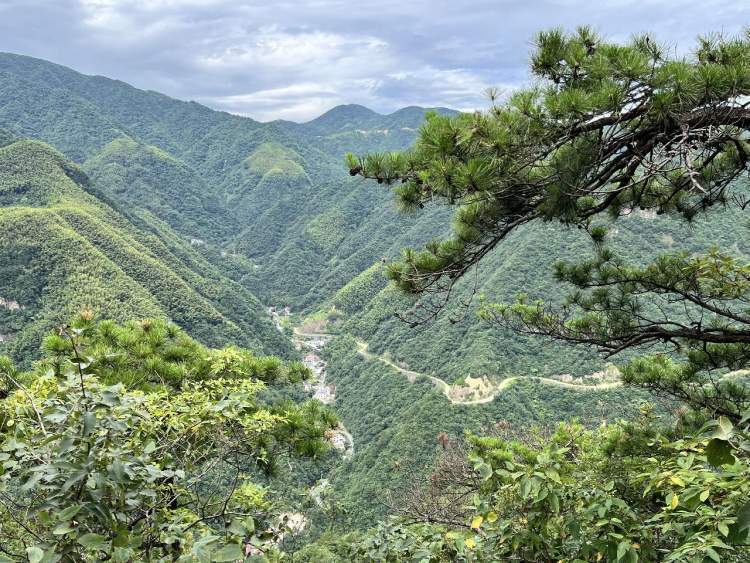 安吉七彩山地景区图片