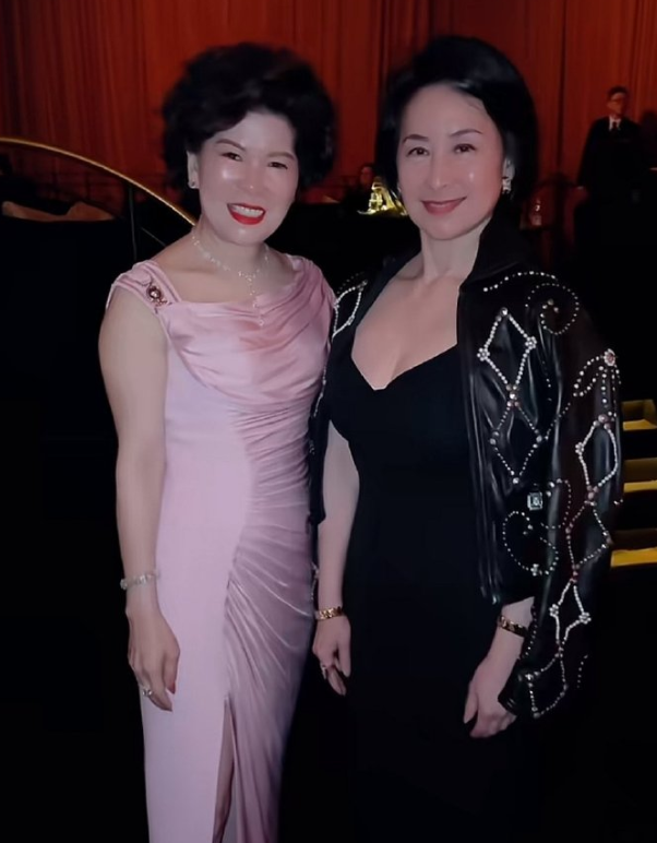 网红王红权星,鲍鱼家姐账号被封,知情者曝原因:炫富带坏风气