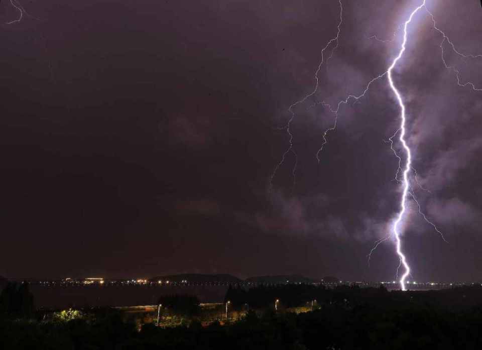 白天悟空上线，晚上打雷停不下来，杭州天气：此为系统性雷阵雨_腾讯新闻