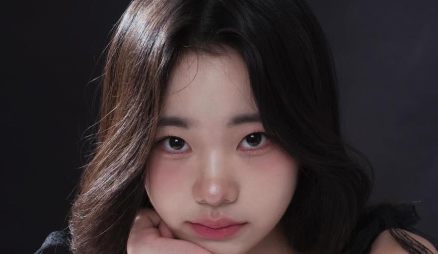 小S的第3個女兒發自拍照，14歲就很漂亮，外形完成驚艷蛻變 - 