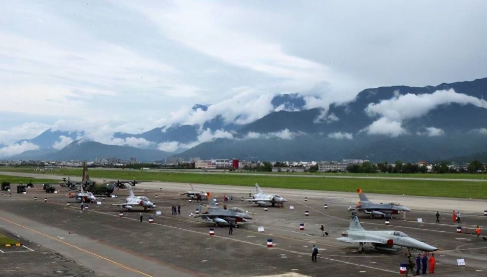 台湾最大空军基地图片