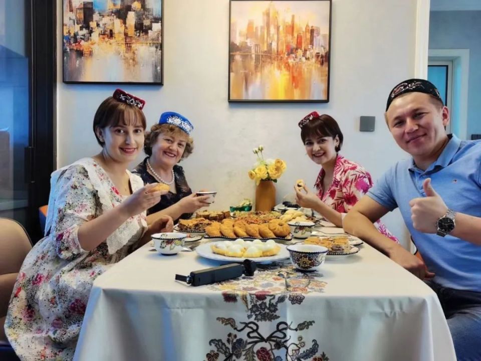 新疆"洋婆婆"的塔塔尔族文化传承路