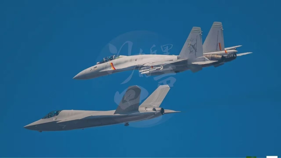 歼-35舰载版刷上“飞鲨”标志 确认已入列
