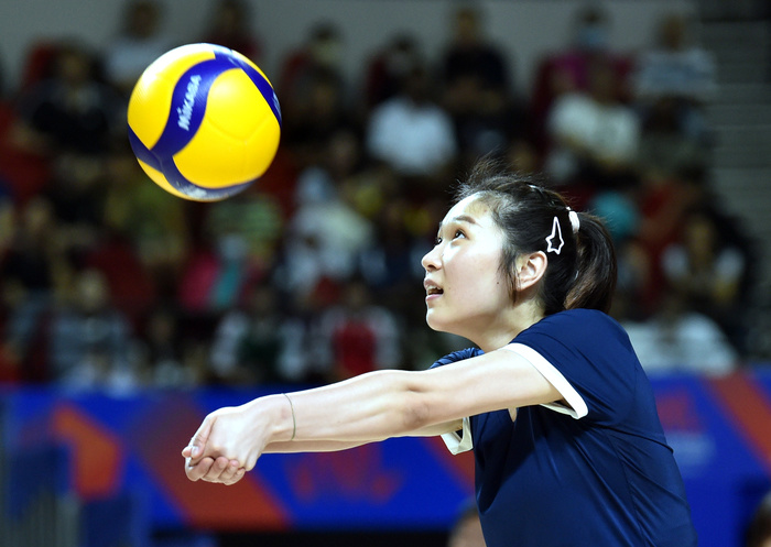 今年29岁的王梦洁,已经称得上是中国女排队中的一名老队员了.