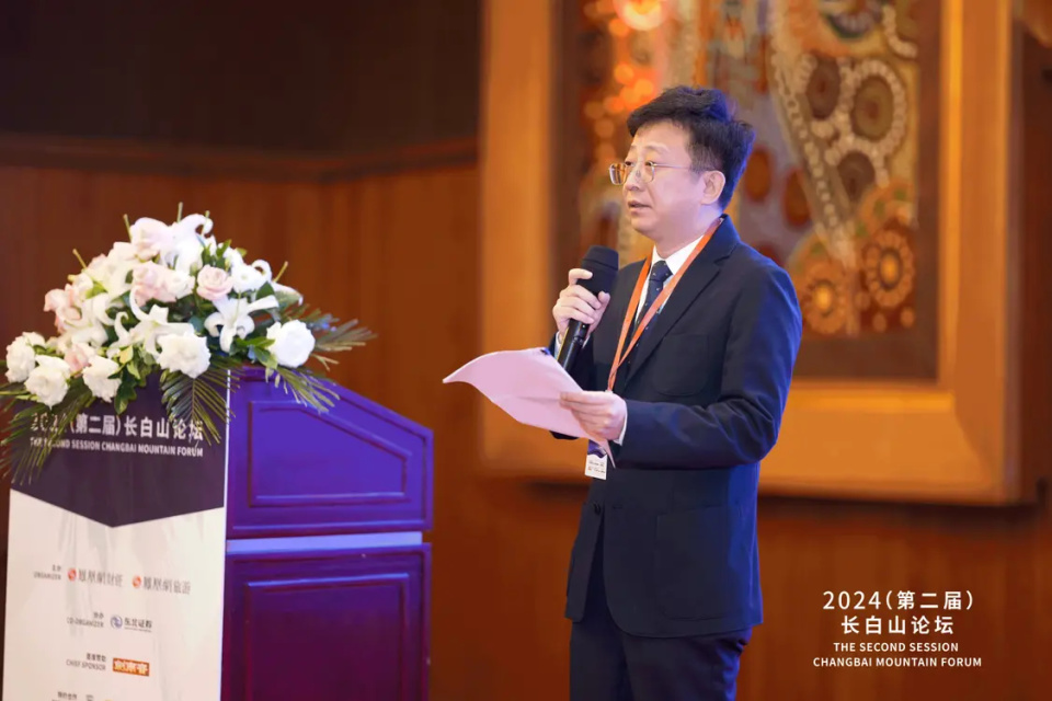 张吉峰表示,去年首届长白山论坛,各位专家汇聚一堂,共同探讨东北经济