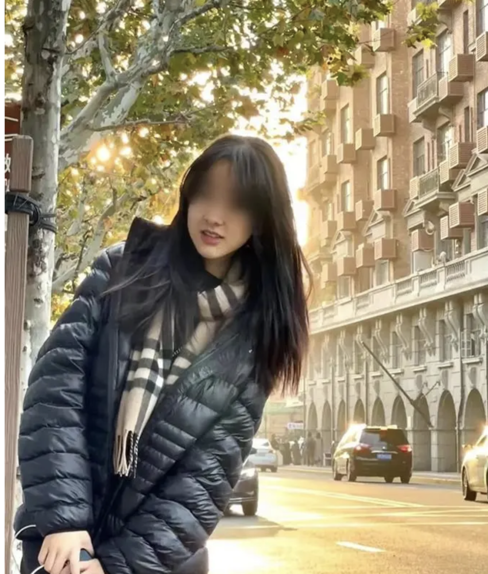 20岁女生留学新加坡坠亡,11岁时母亲去世,父亲耗尽积蓄送女儿出国念书