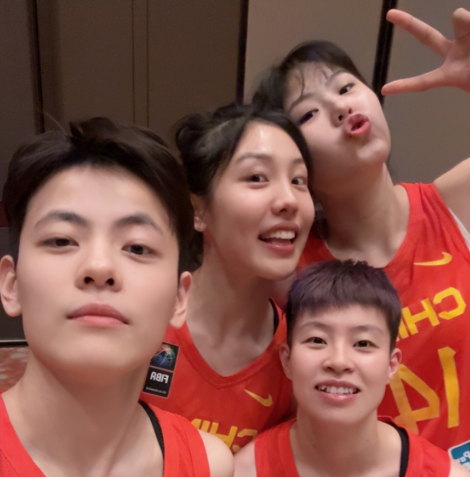 李月汝可爱卖萌,杨舒予真帅张茹又美又飒_腾讯新闻