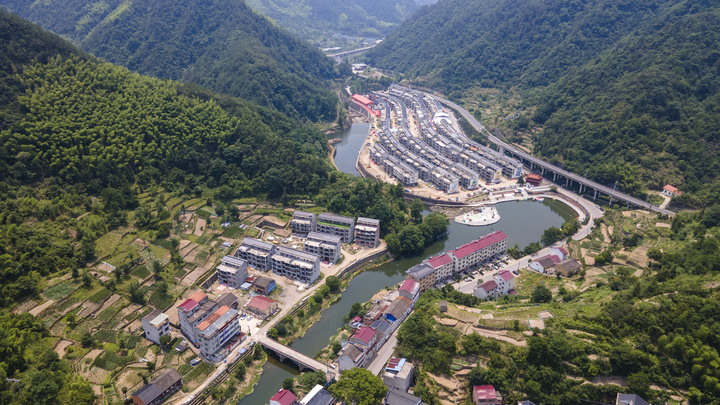 航拍磐安县安文街道双坑村.