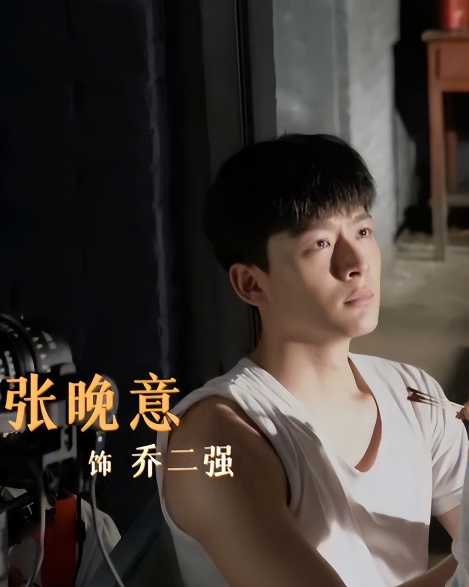 《觉醒年代》,但实际上这部戏拍摄于2019年,当时的张晚意才25岁