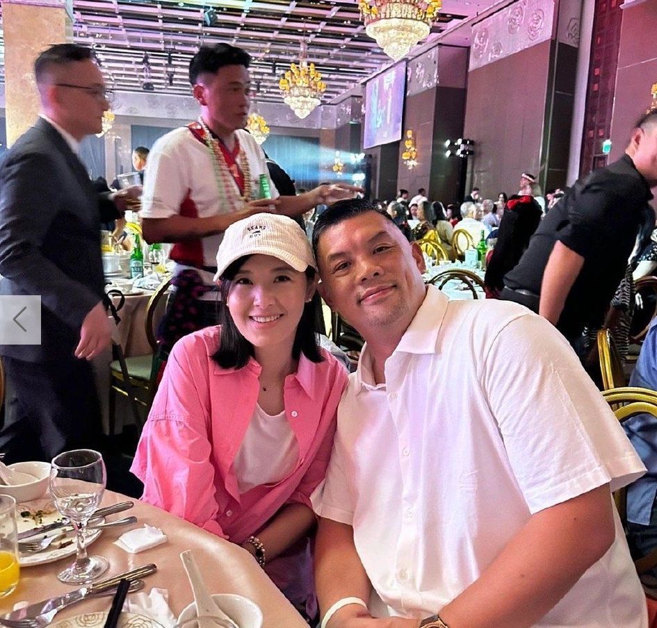 49岁张震岳办婚礼!老婆身材太好被称"黑美人",两人儿子已5岁_腾讯新闻